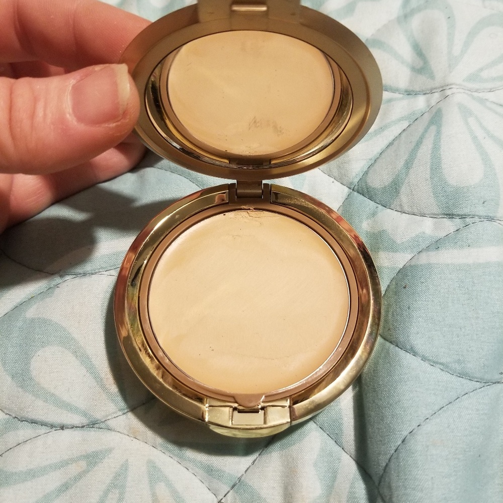 Milani Compact Powder - Picture 3 of 4